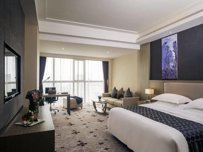Hilton Garden Inn Wuhan Hankou Exterior photo