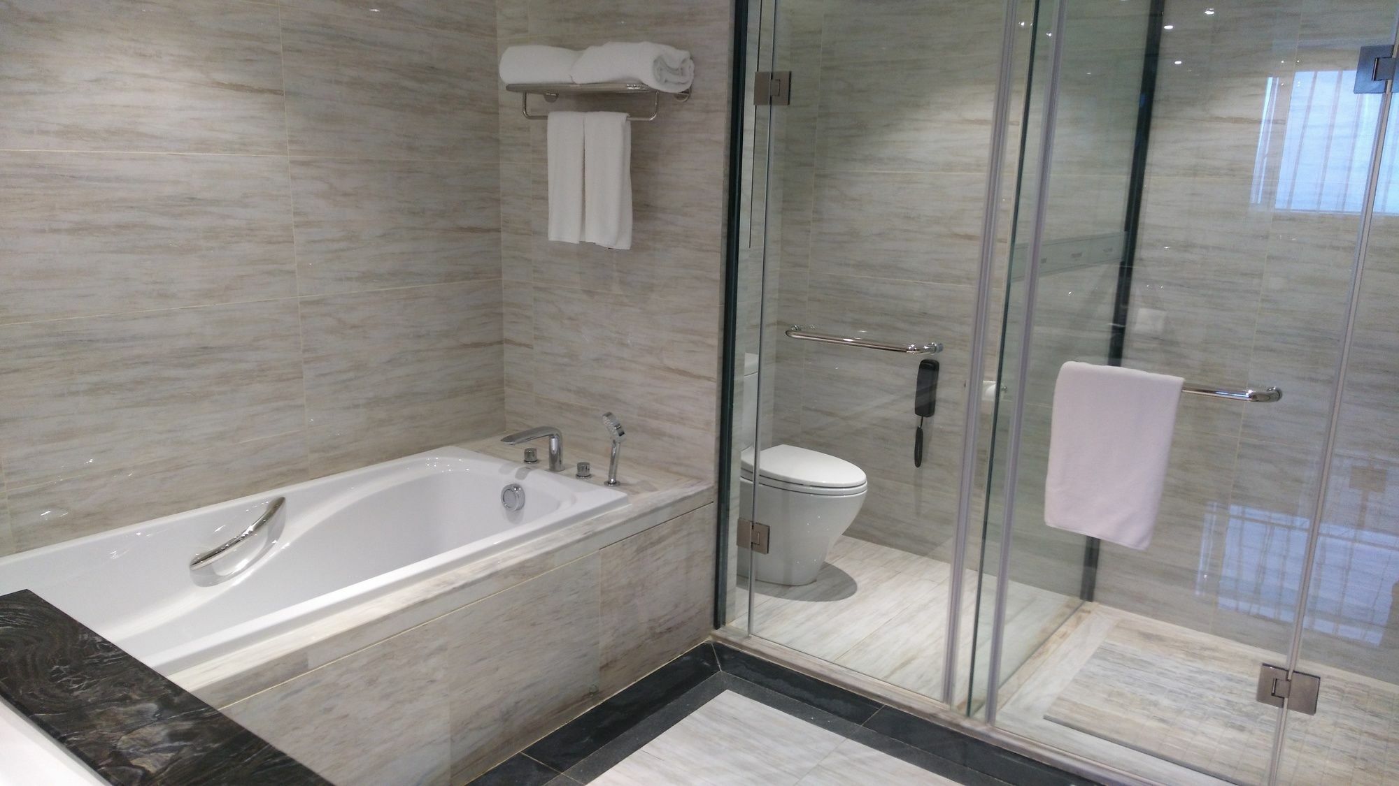Hilton Garden Inn Wuhan Hankou Exterior photo